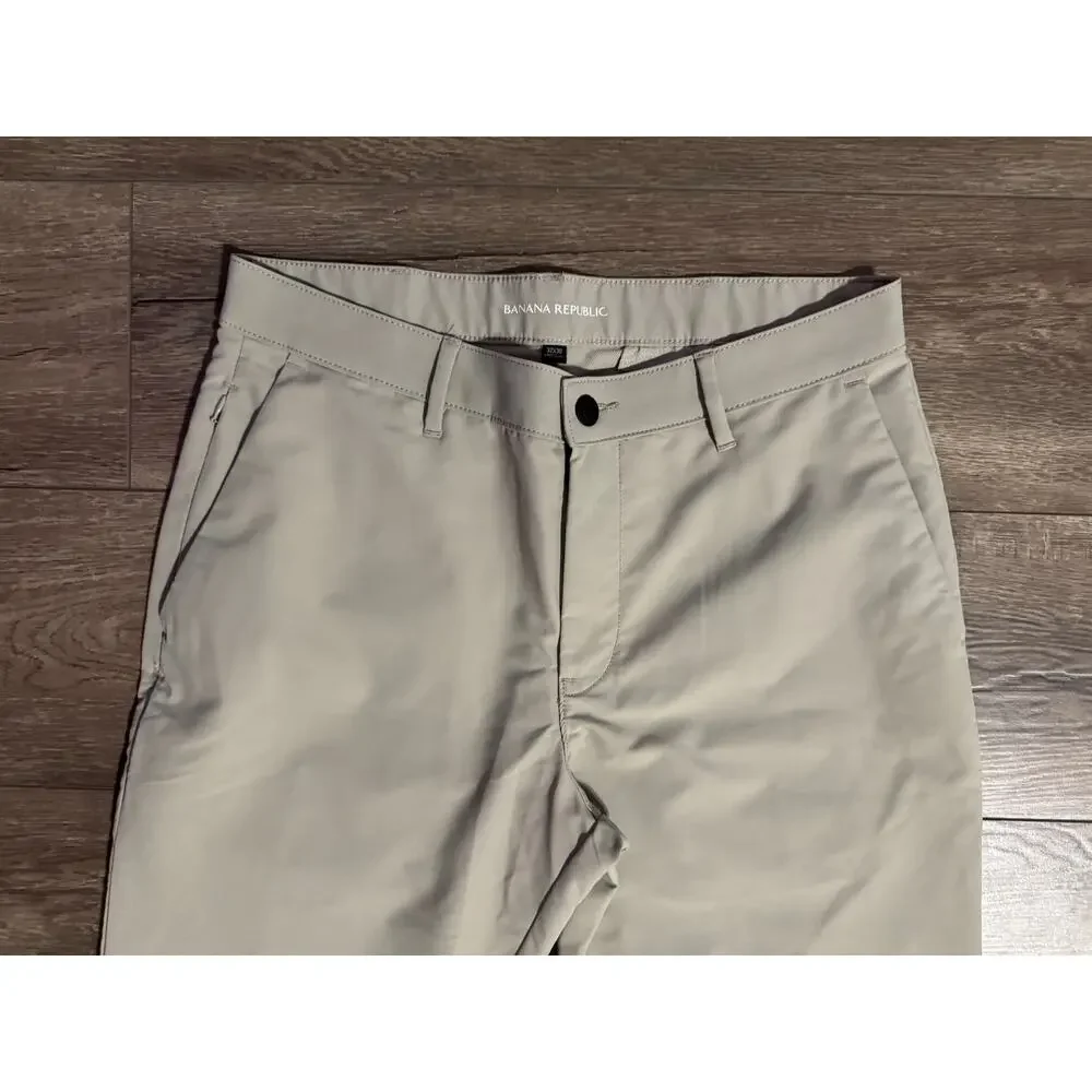 Banana Republic Men's Light Beige Chino Pants